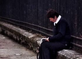 Halte (série Voisins, voisines)